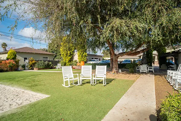 House with benches in Encinitas